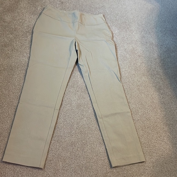 NWT Crown and Ivy Pants - Picture 7 of 10